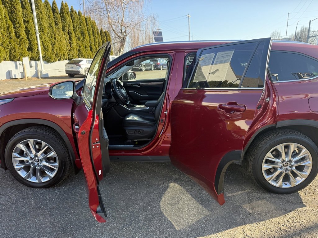 Used 2020 Toyota Highlander Limited image 22