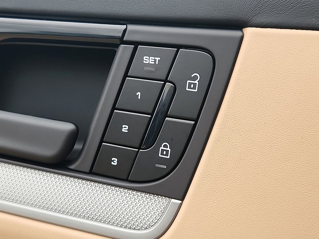 New 2025 Porsche Cayenne image 19