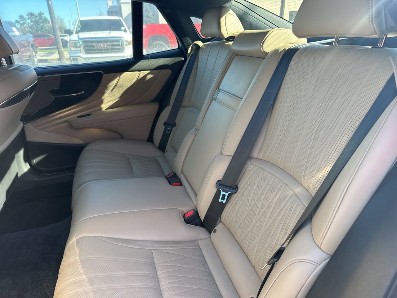 Used 2022 Lexus LS 500 w/ Interior Upgrade Package RWD image 12