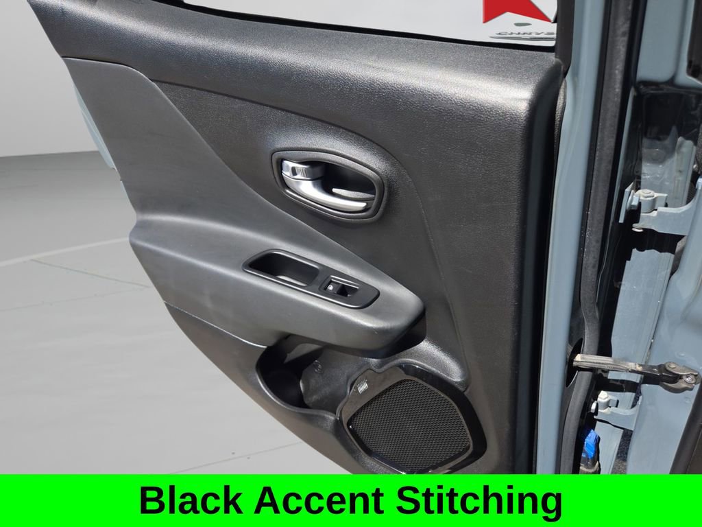 Used 2018 Jeep Renegade Altitude w/ UConnect 8.4 Nav Group image 17