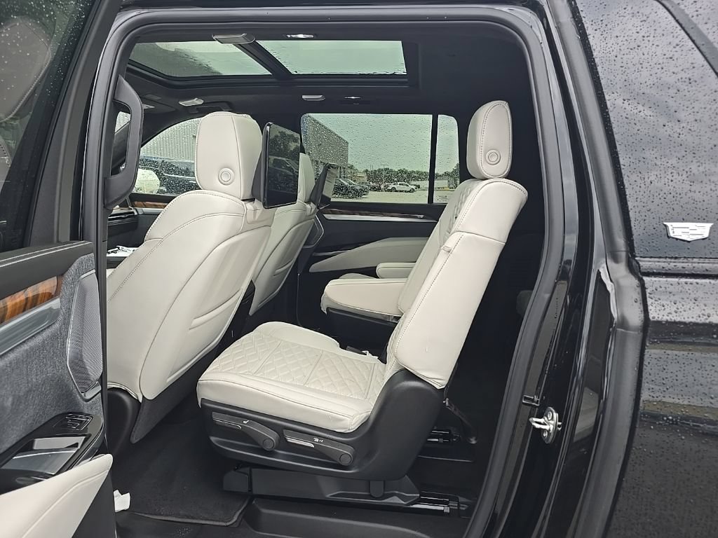 Used 2026 Cadillac Escalade ESV Platinum Sport w/ LPO, Floor Liner Package AWD/4WD image 18