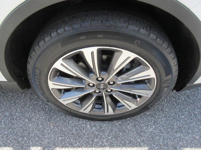 Used 2022 Lincoln Corsair Reserve w/ Elements Package FWD image 12