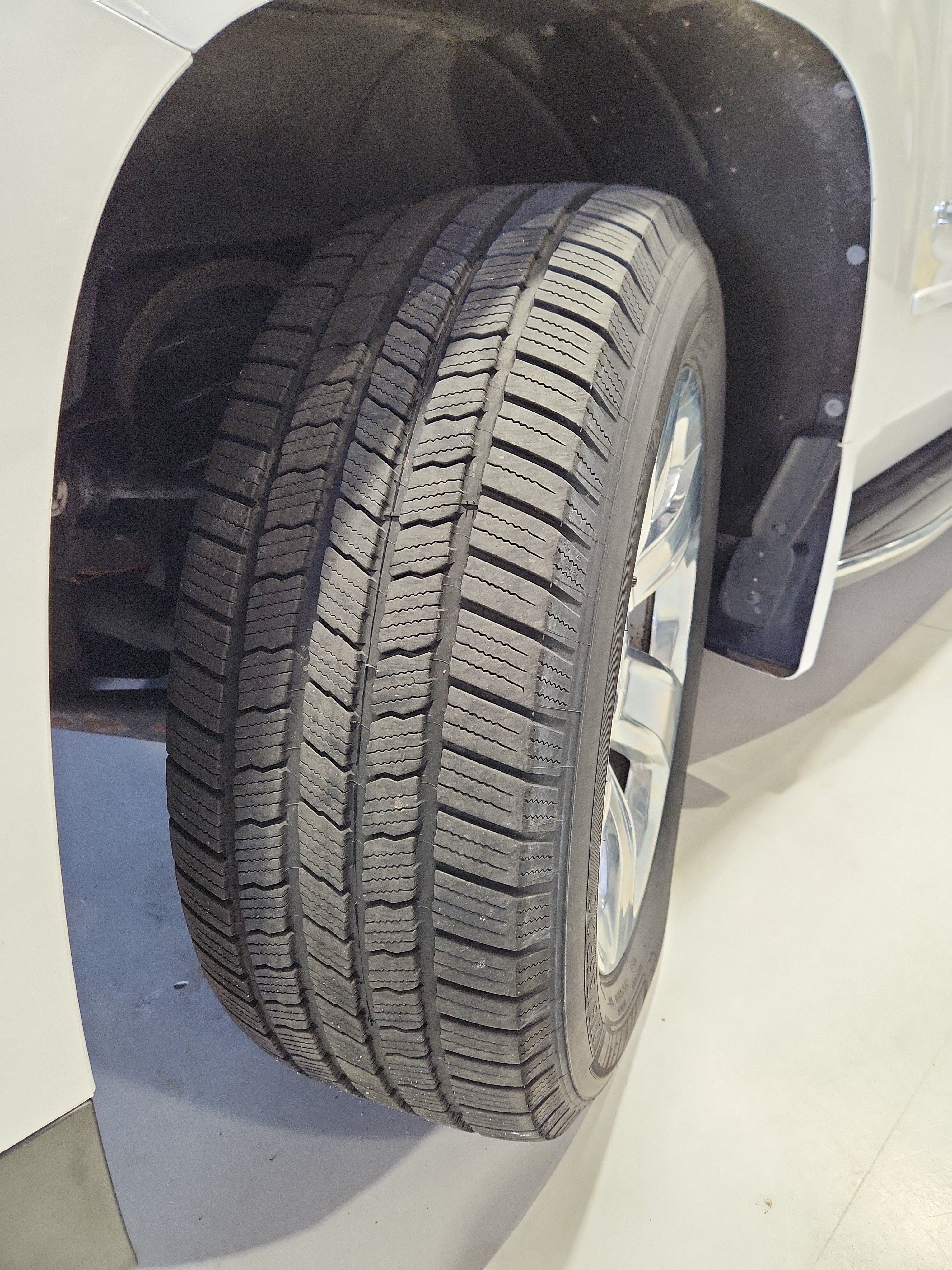 Used 2018 Chevrolet Suburban Premier AWD/4WD image 25