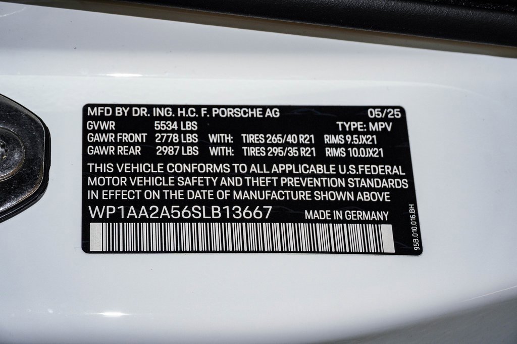 Certified 2025 Porsche Macan image 30