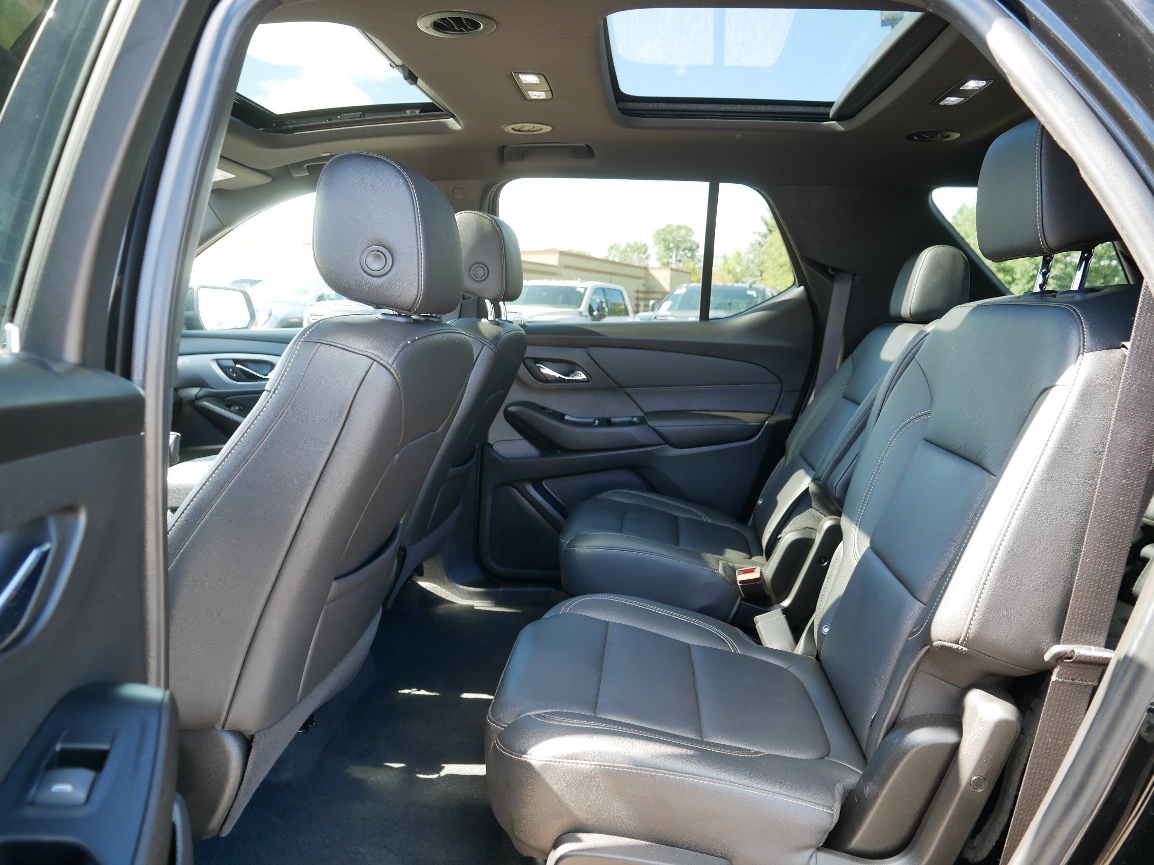 Used 2023 Chevrolet Traverse LT w/ LT Premium Package AWD/4WD image 35