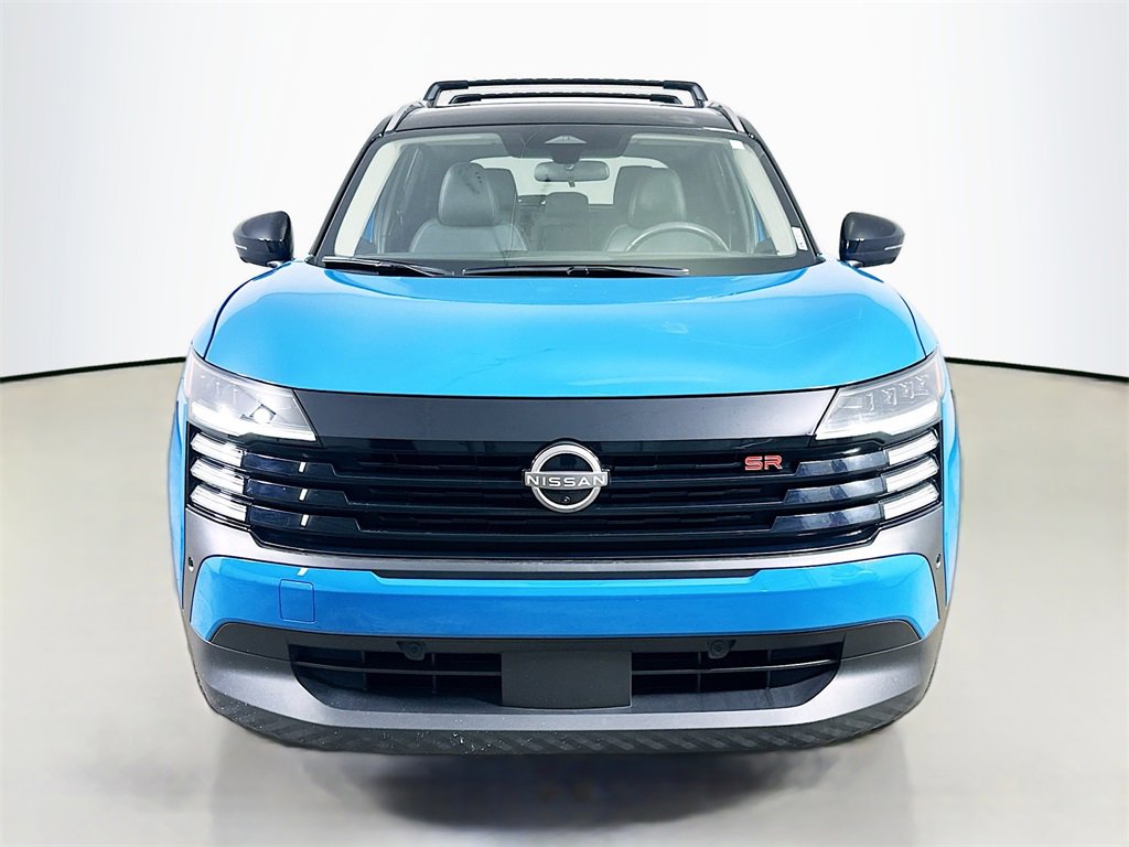 Used 2025 Nissan Kicks SR w/ Illumination Package image 2