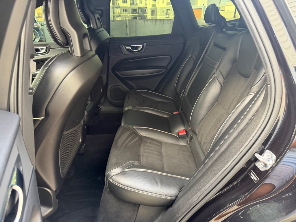 Used 2018 Volvo XC60 T5 R-Design w/ Convenience Package AWD/4WD image 22