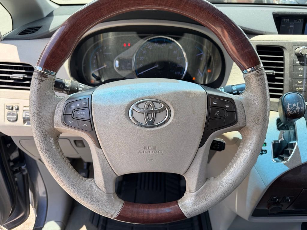 Used 2014 Toyota Sienna Limited w/ Limited Premium Package FWD image 25