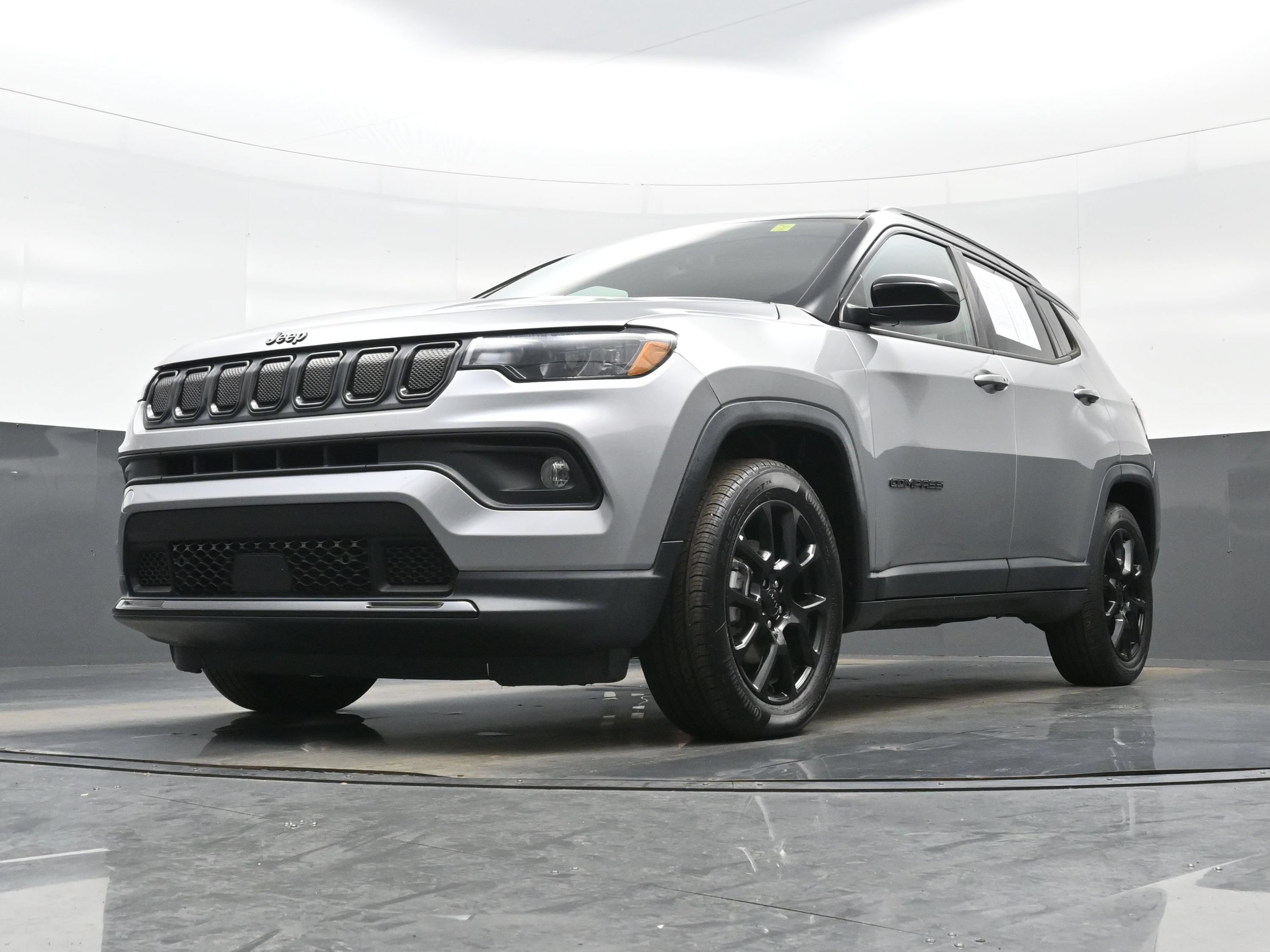 Used 2022 Jeep Compass Latitude FWD image 27