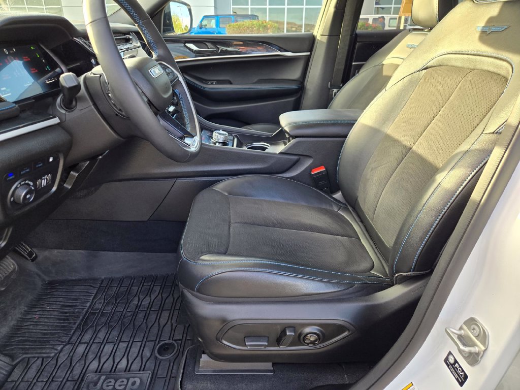 Used 2023 Jeep Grand Cherokee Trailhawk w/ Advanced Protech Group II AWD/4WD image 30