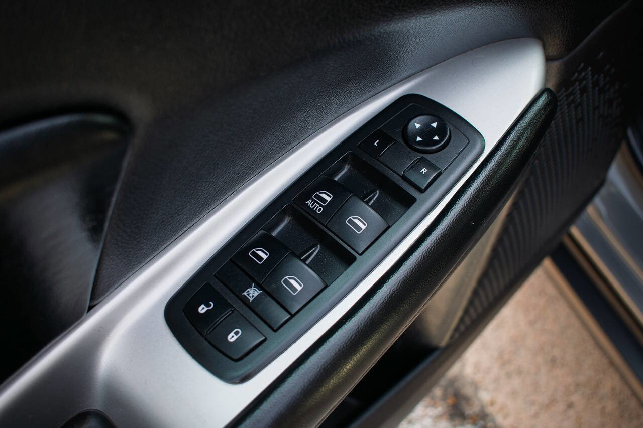 Used 2019 Dodge Journey SE w/ Connectivity Group FWD image 12