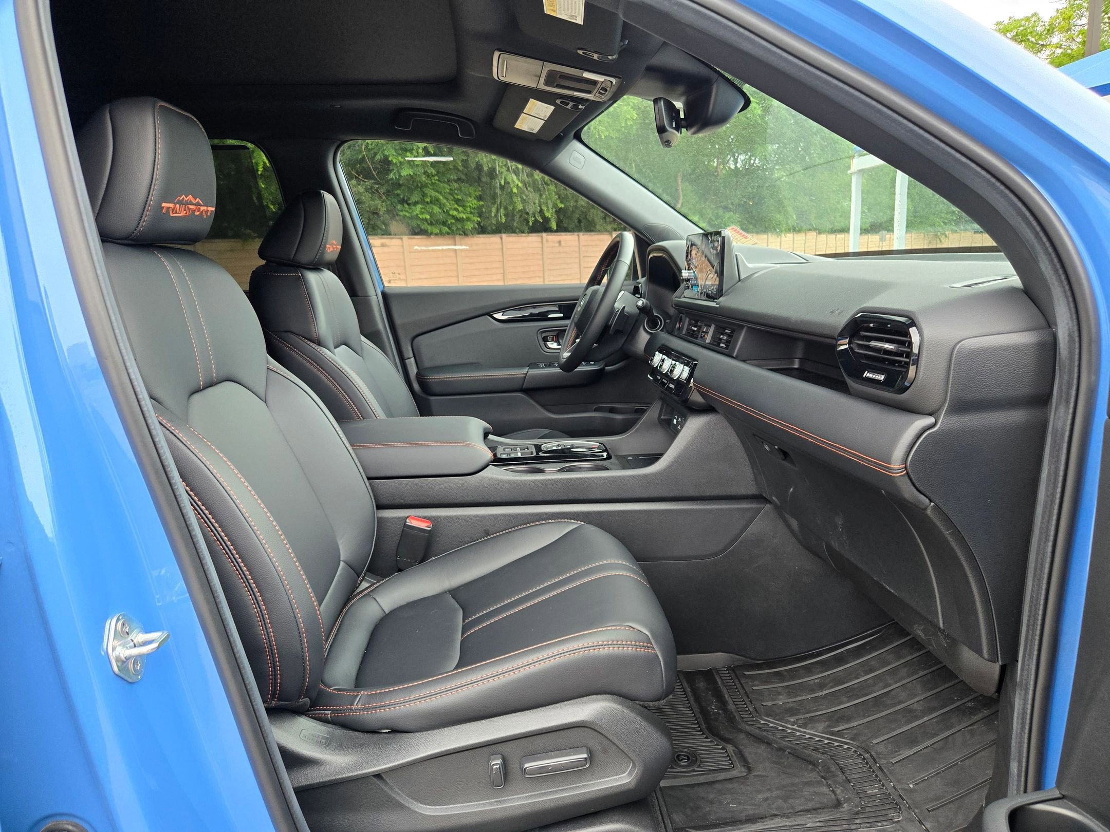 Used 2025 Honda Pilot TrailSport image 27