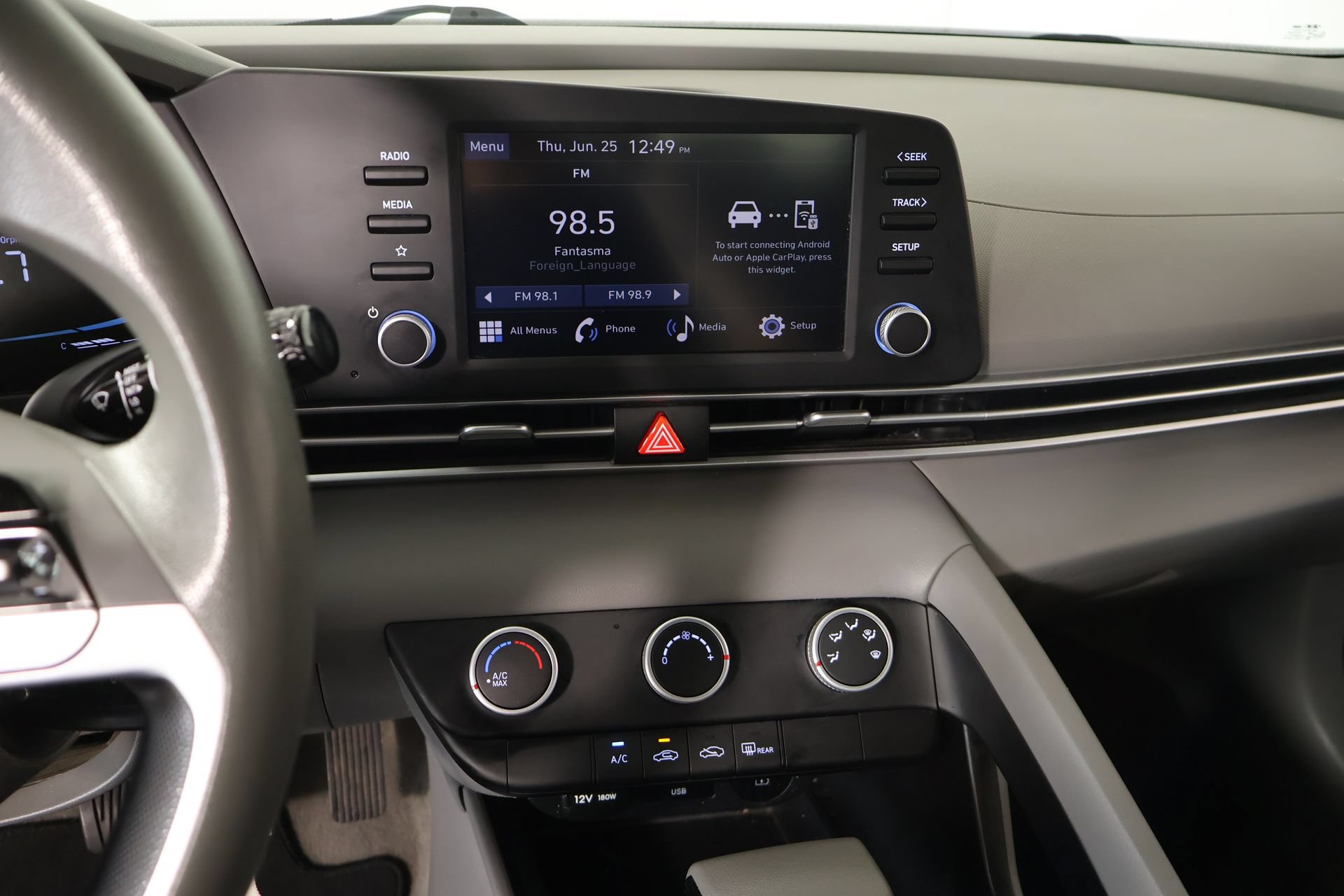 Used 2024 Hyundai Elantra SE FWD image 5