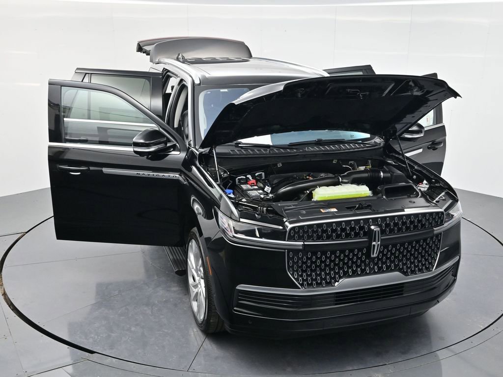 Used 2025 Lincoln Navigator Reserve image 59