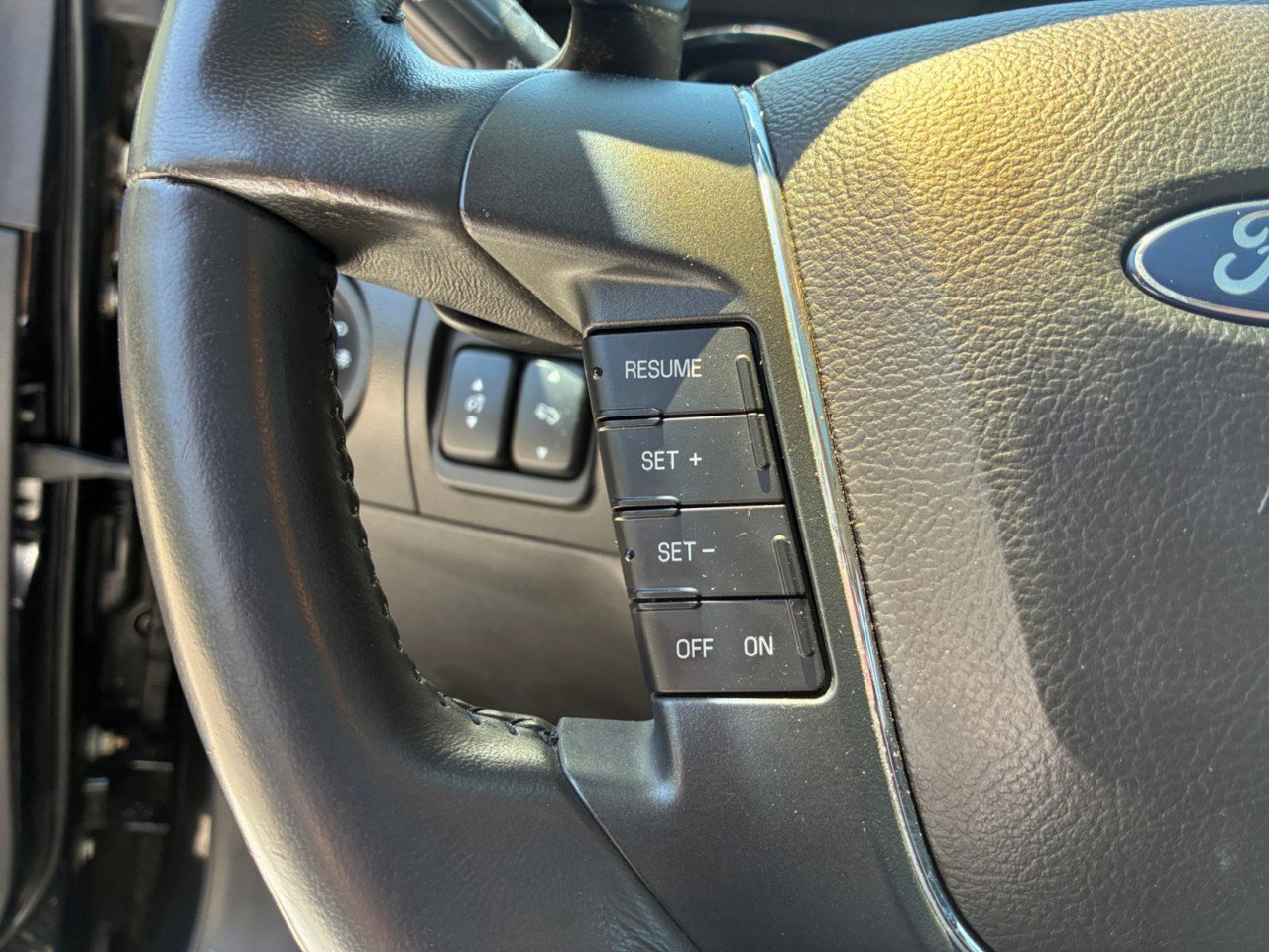 Used 2010 Ford Taurus Limited FWD image 15