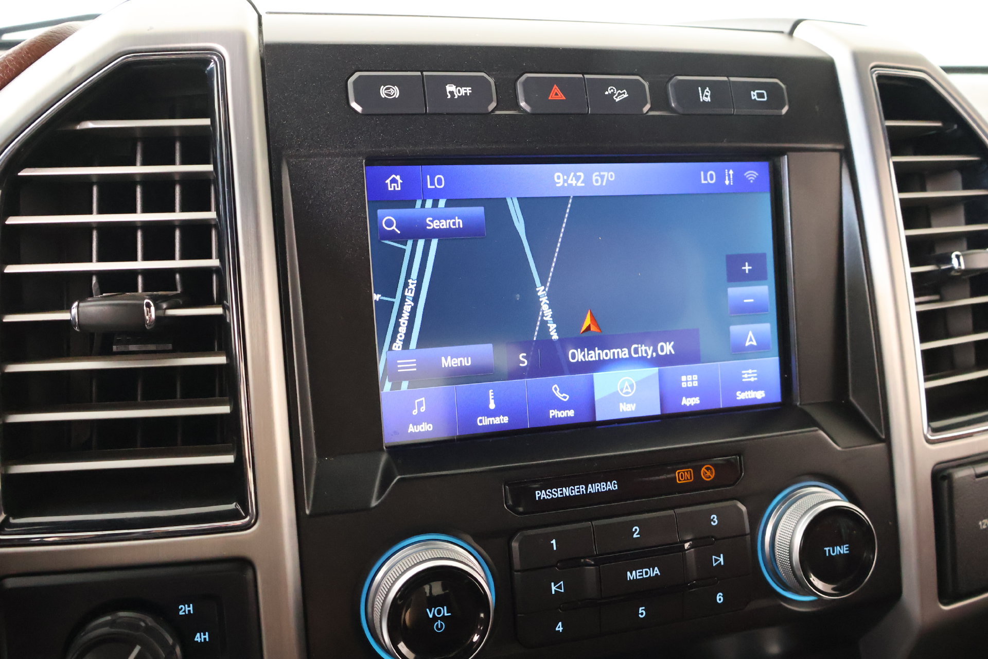 Used 2020 Ford F250 Platinum w/ FX4 Off-Road Package AWD/4WD image 7