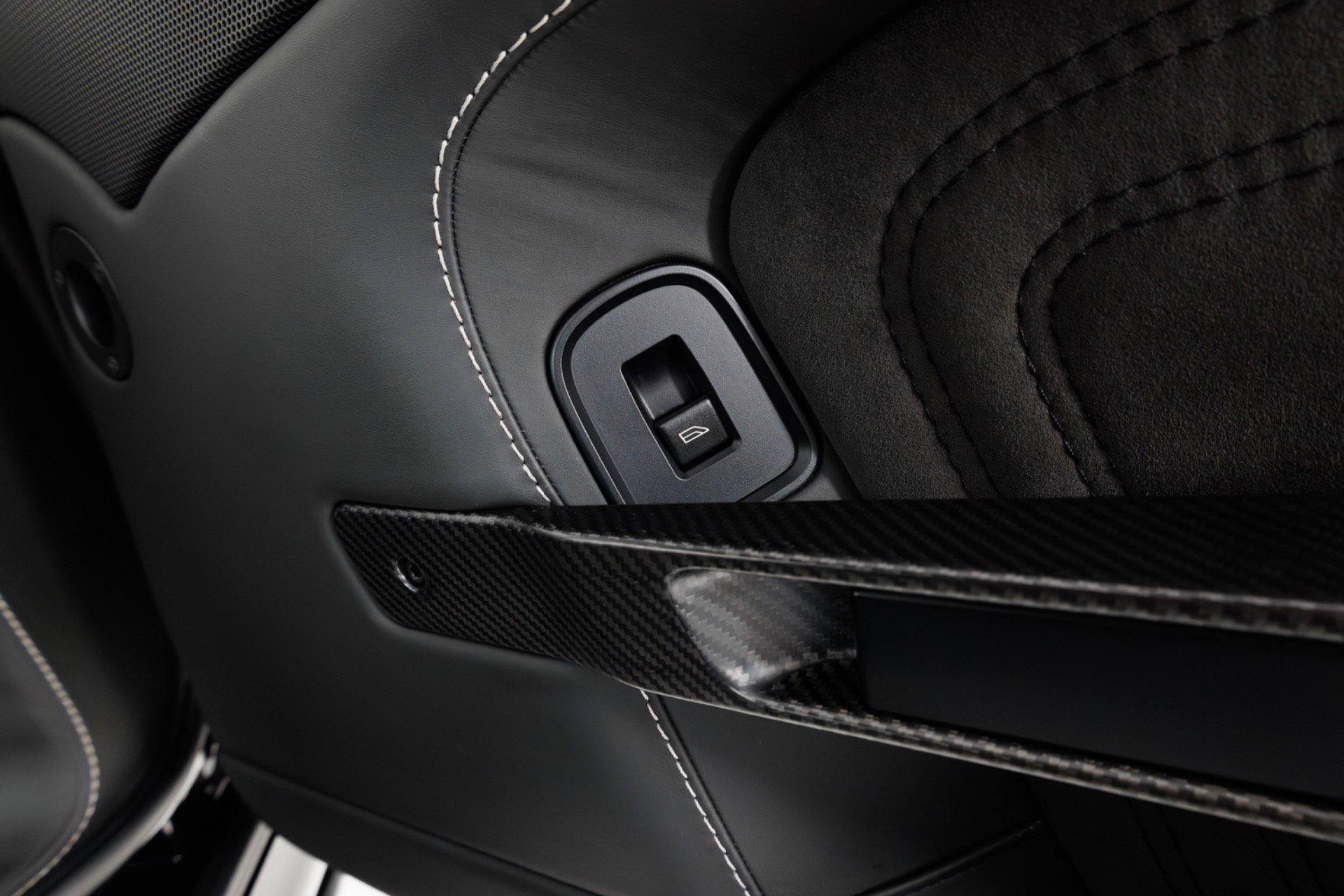Used 2009 Aston Martin DBS Coupe RWD image 36