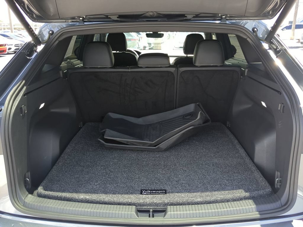 Used 2025 Volkswagen Atlas Cross Sport SE FWD image 9