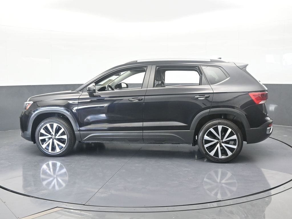 Used 2024 Volkswagen Taos SE image 3