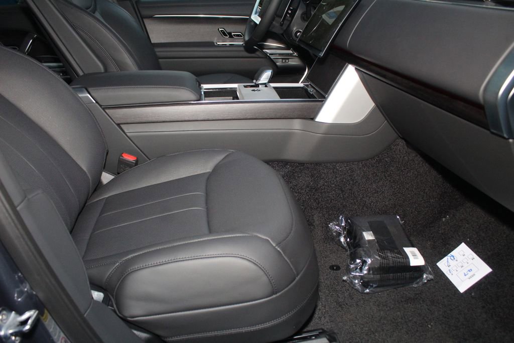 New 2026 Land Rover Range Rover SE AWD/4WD image 3
