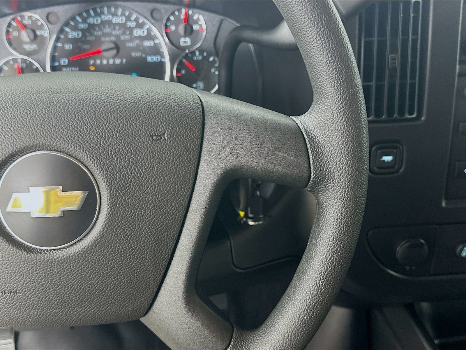 Used 2025 Chevrolet Express 2500 w/ Enhanced Convenience Package RWD image 18