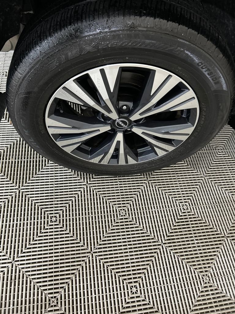 Used 2023 Nissan Rogue SV image 17