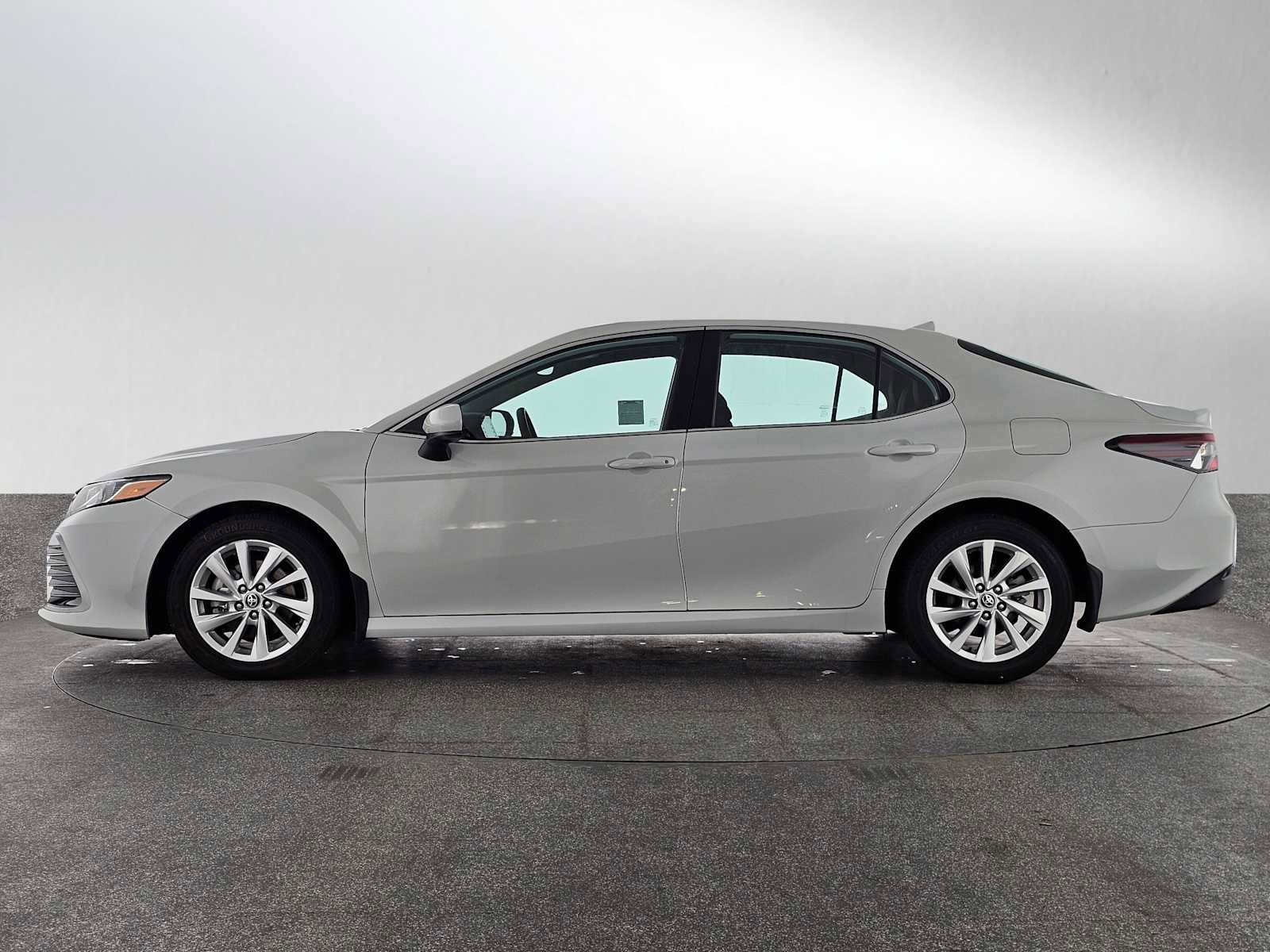 Used 2024 Toyota Camry LE image 6