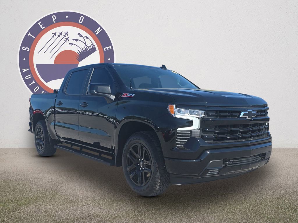 Used 2025 Chevrolet Silverado 1500 RST image 2