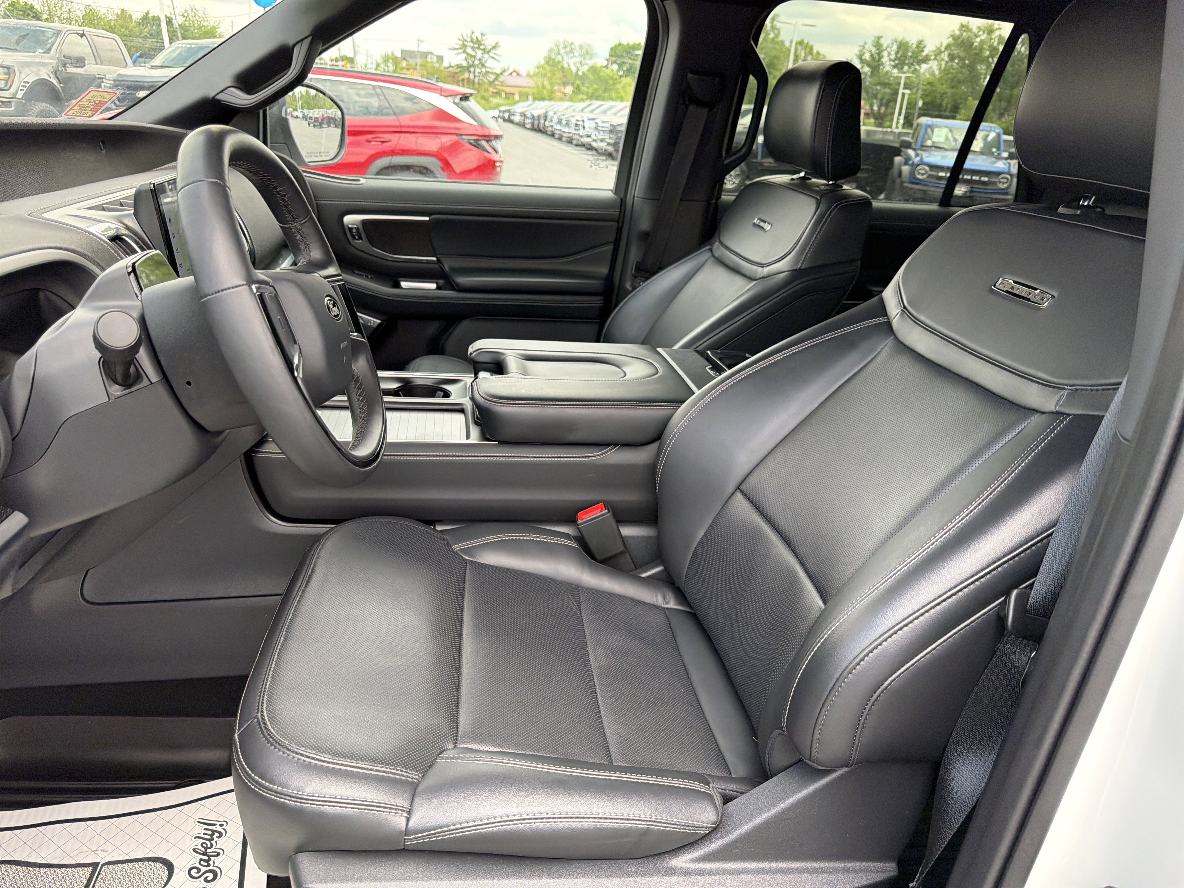 Used 2025 Ford Expedition Platinum w/ Stealth Appearance Package AWD/4WD image 14