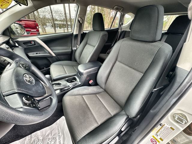 Used 2018 Toyota RAV4 LE image 19