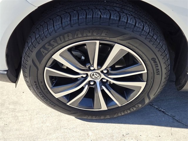 Used 2021 Toyota Venza XLE image 9