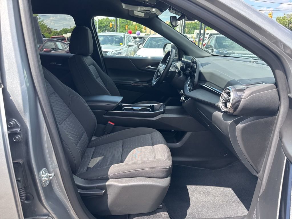 Used 2025 Chevrolet Equinox LT FWD image 18