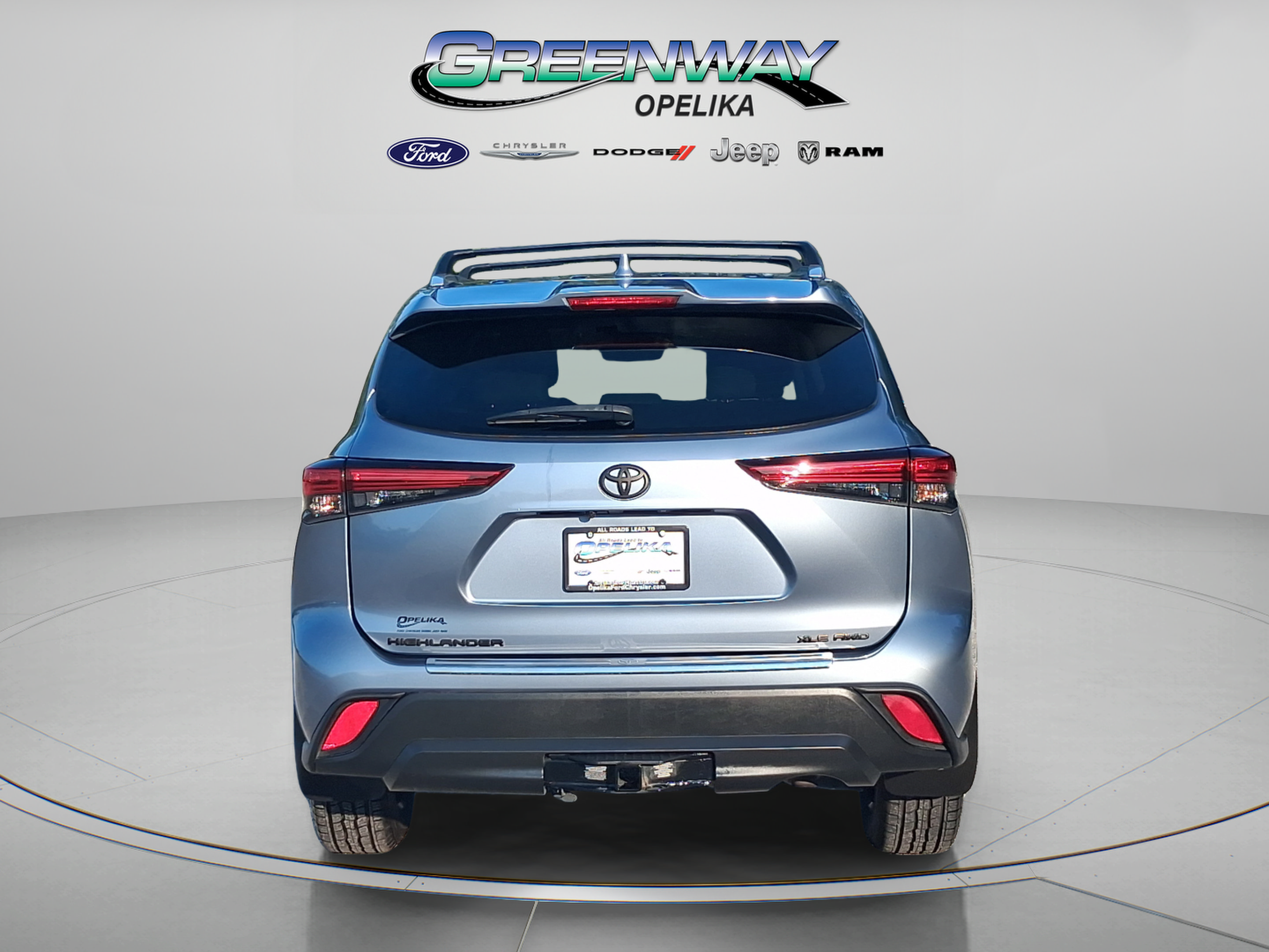 Used 2022 Toyota Highlander XLE AWD/4WD image 7