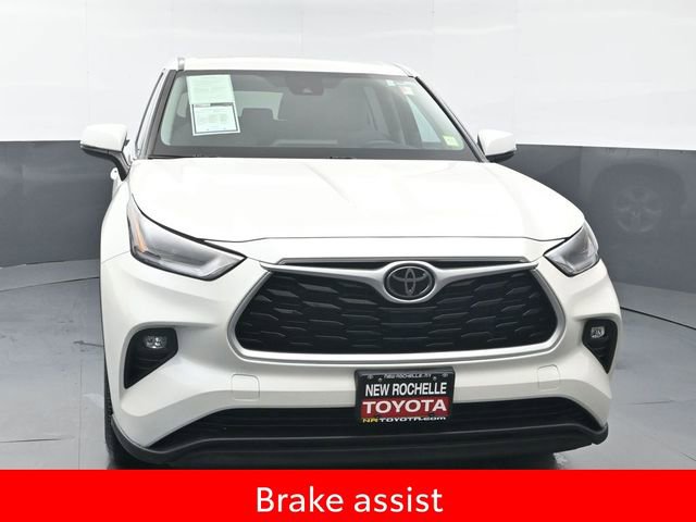 Used 2021 Toyota Highlander LE AWD/4WD image 10