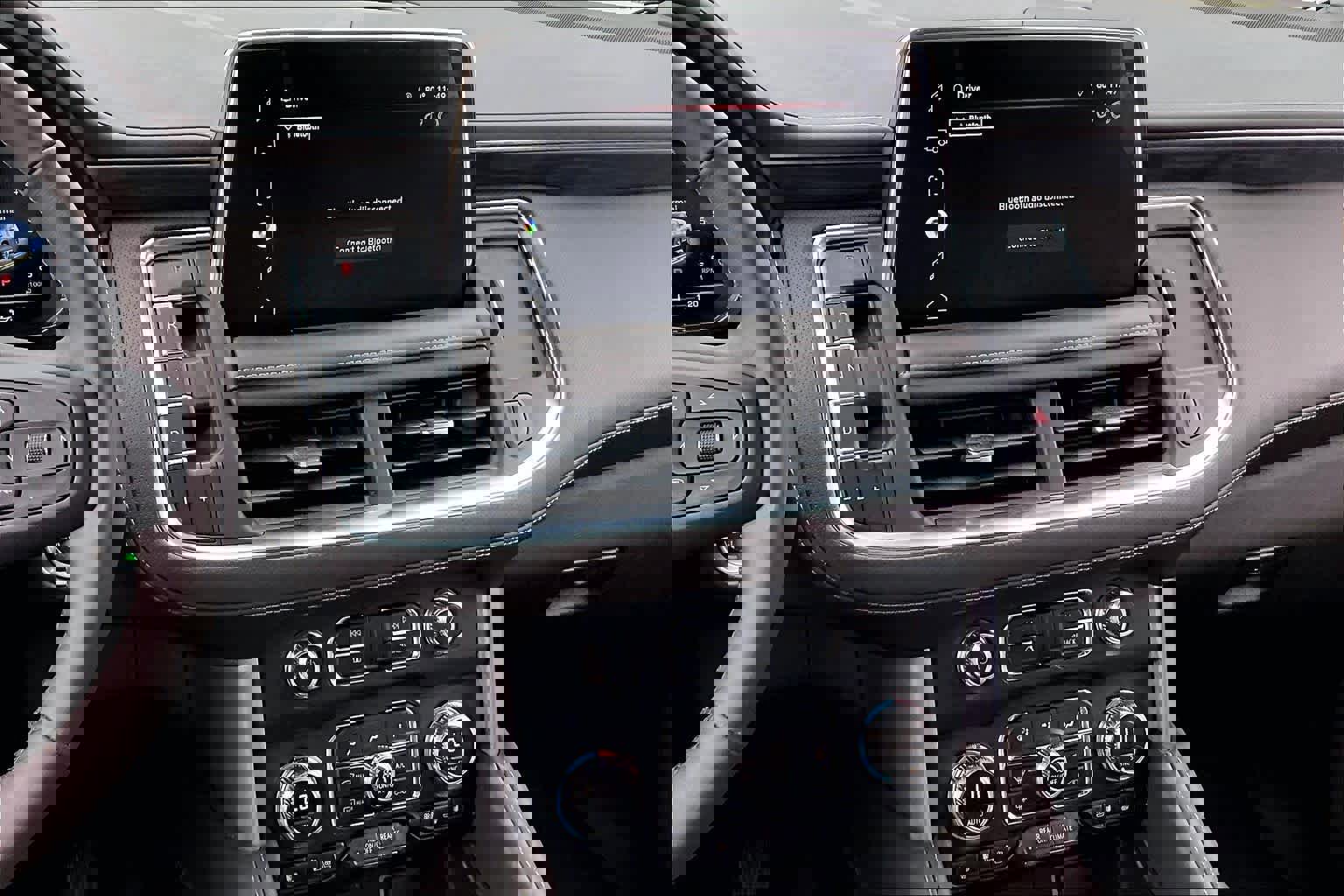 Used 2022 GMC Yukon SLT w/ SLT Premium Package image 12