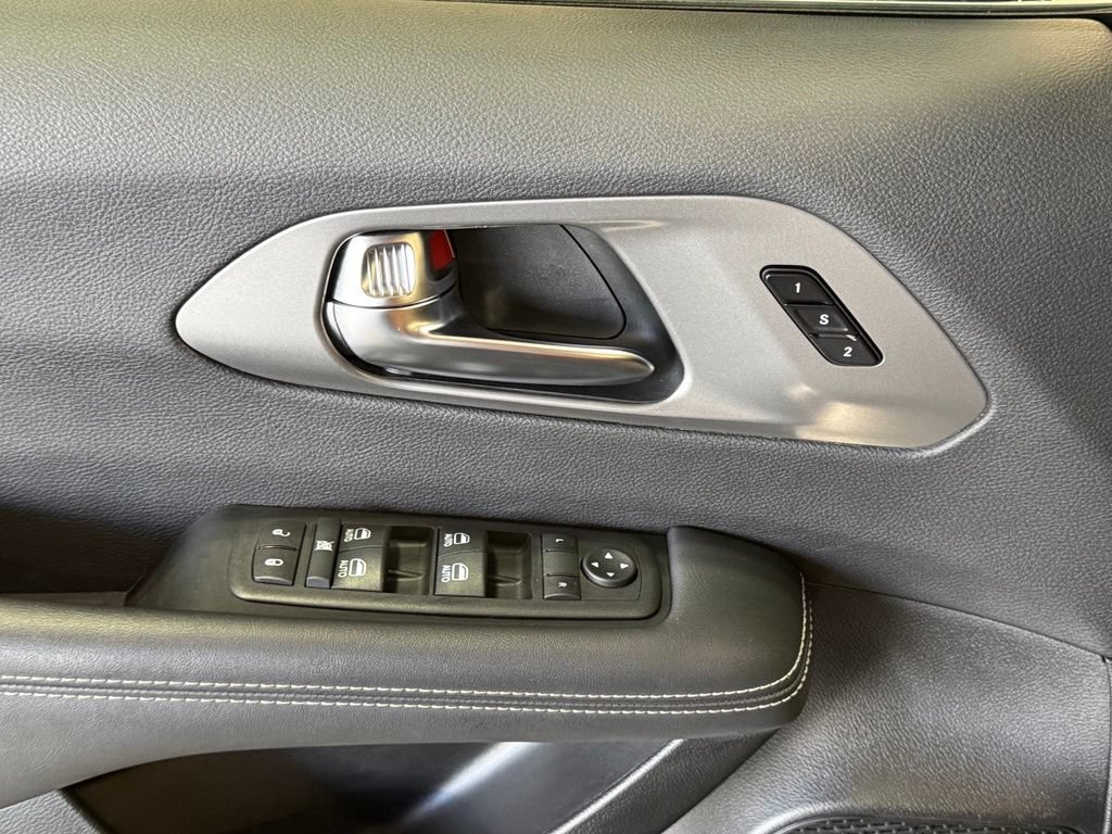 Used 2026 Chrysler Pacifica Select FWD image 37