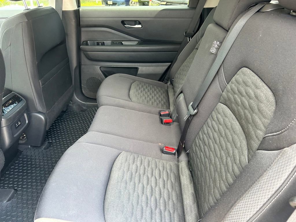 Used 2022 Nissan Pathfinder SV FWD image 14