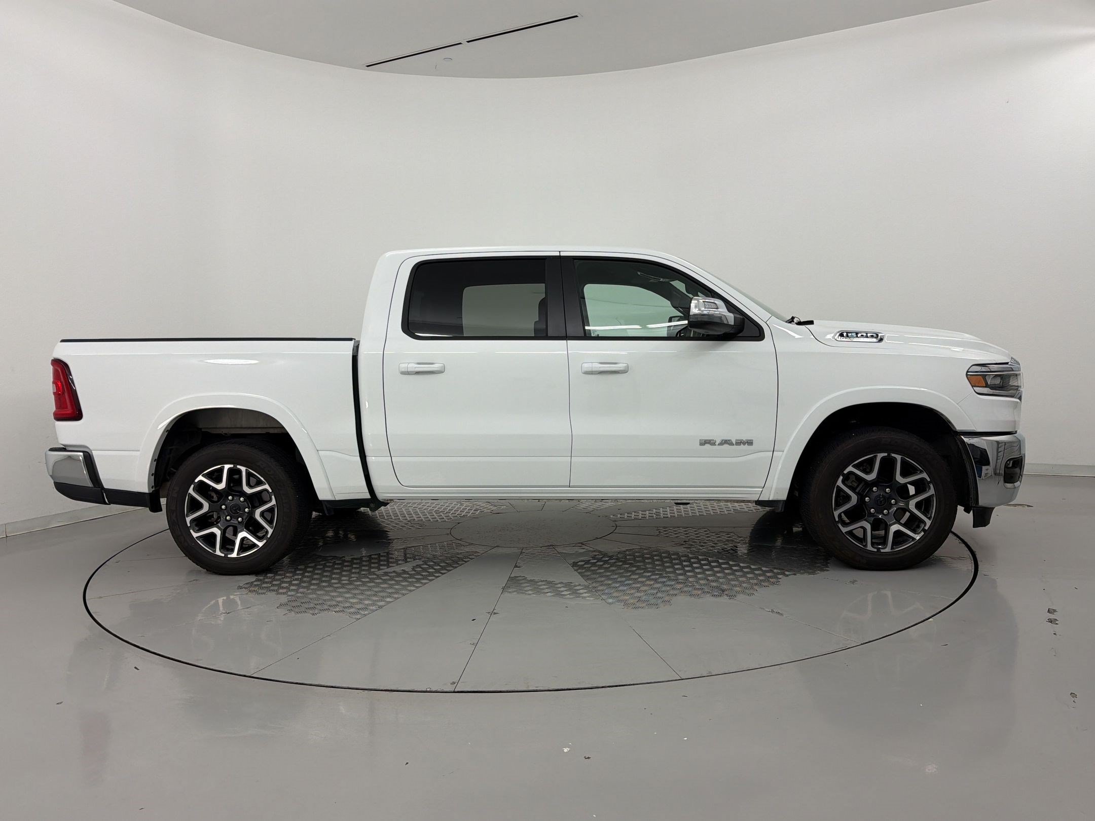 Used 2026 RAM 1500 Laramie AWD/4WD image 8