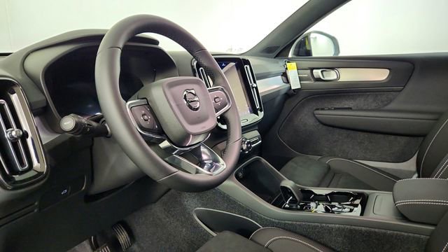 New 2026 Volvo XC40 B5 Ultra w/ Climate Package AWD/4WD image 12