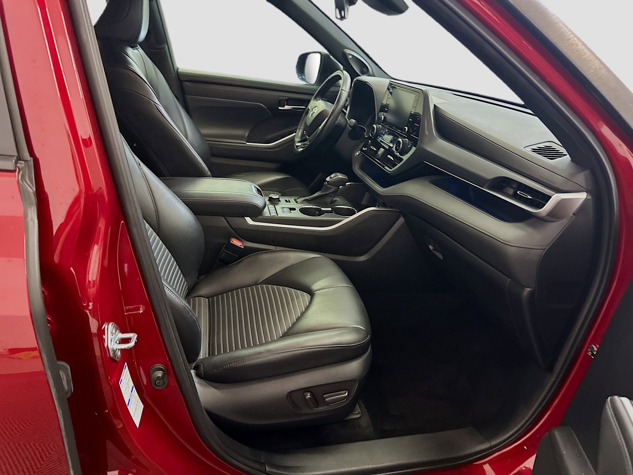 Used 2022 Toyota Highlander XSE image 35