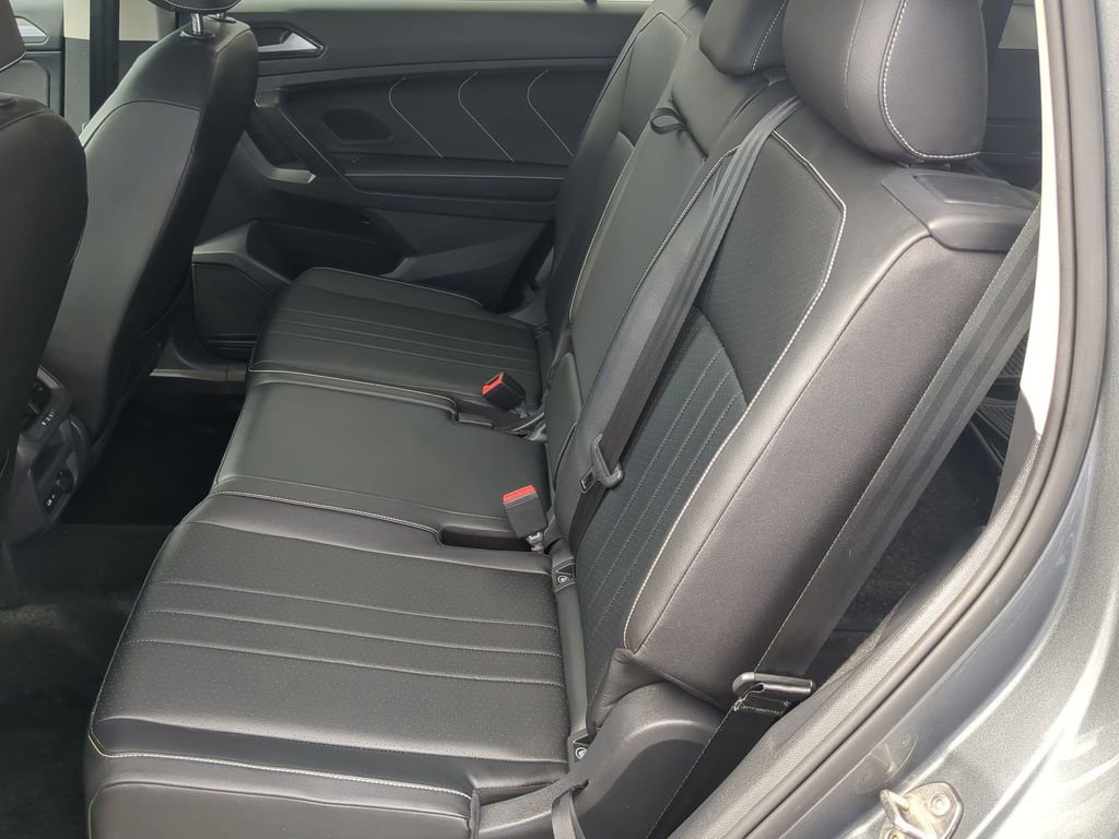 Used 2022 Volkswagen Tiguan SE FWD image 16