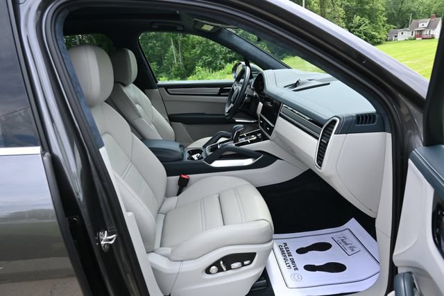 Used 2021 Porsche Cayenne Turbo S AWD/4WD image 19