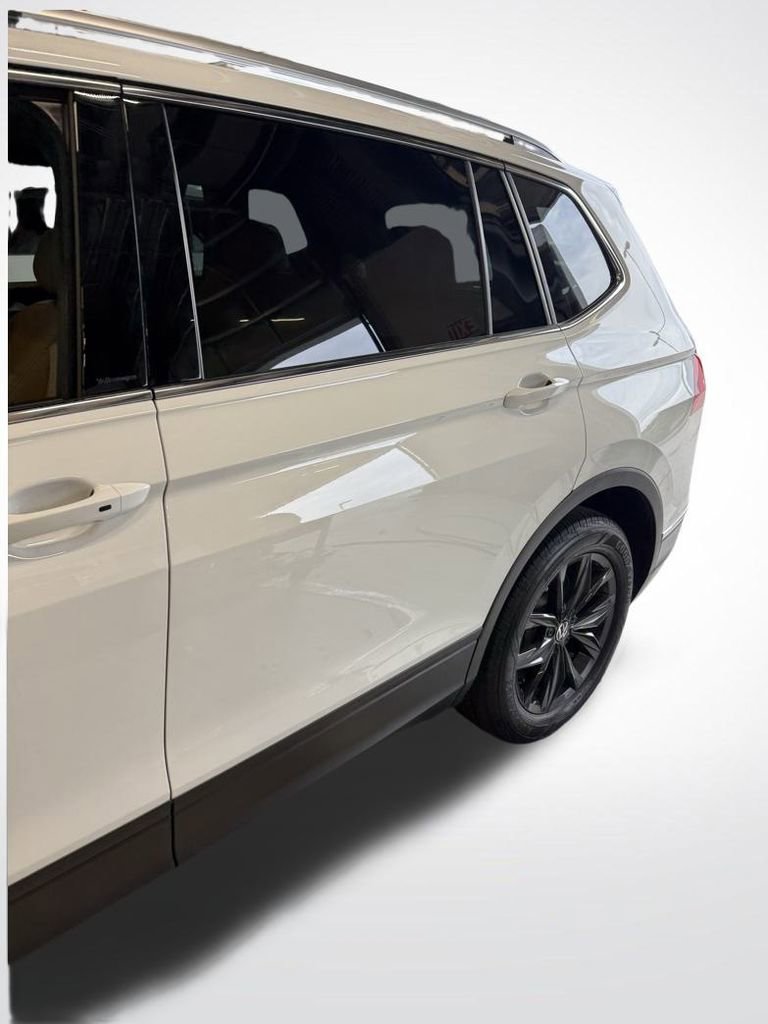 Used 2024 Volkswagen Tiguan SE image 60