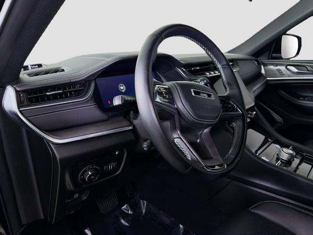 Used 2023 Jeep Grand Cherokee Overland w/ Advanced Protech Group III image 9