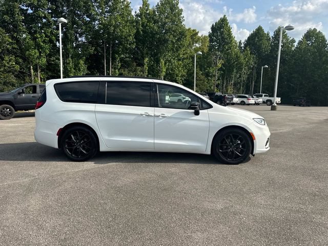 Used 2025 Chrysler Pacifica Limited FWD video 3