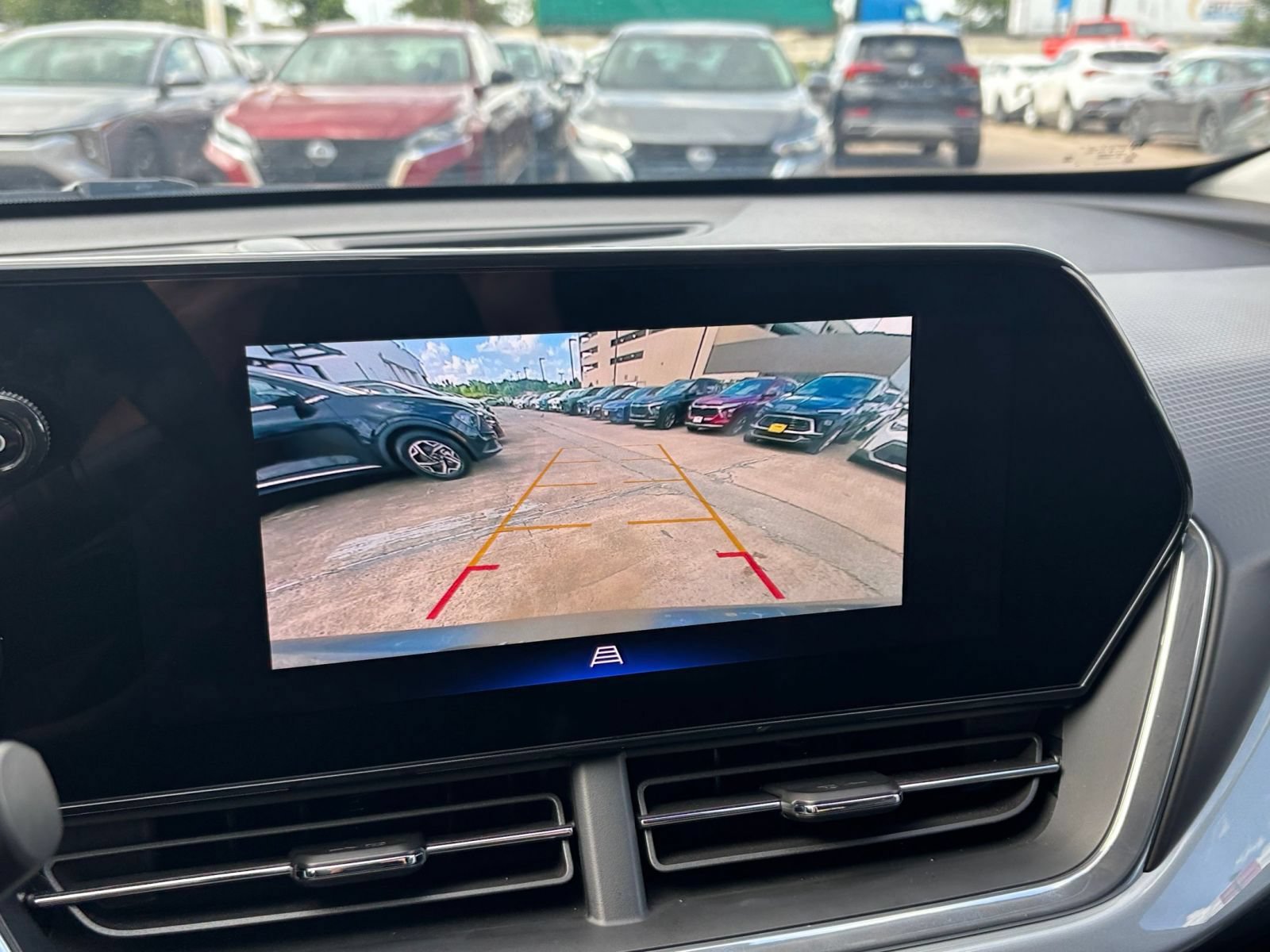 Used 2025 Chevrolet Trax LT FWD image 22