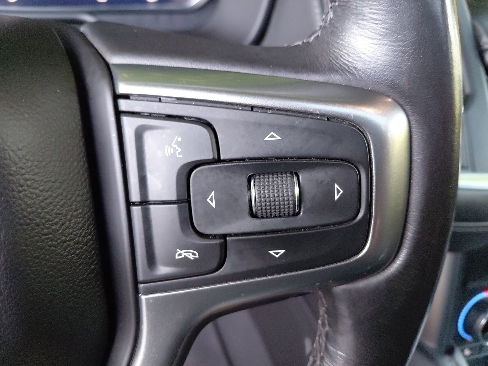 Used 2022 Chevrolet Tahoe Z71 w/ Z71 Off-Road Package AWD/4WD image 6