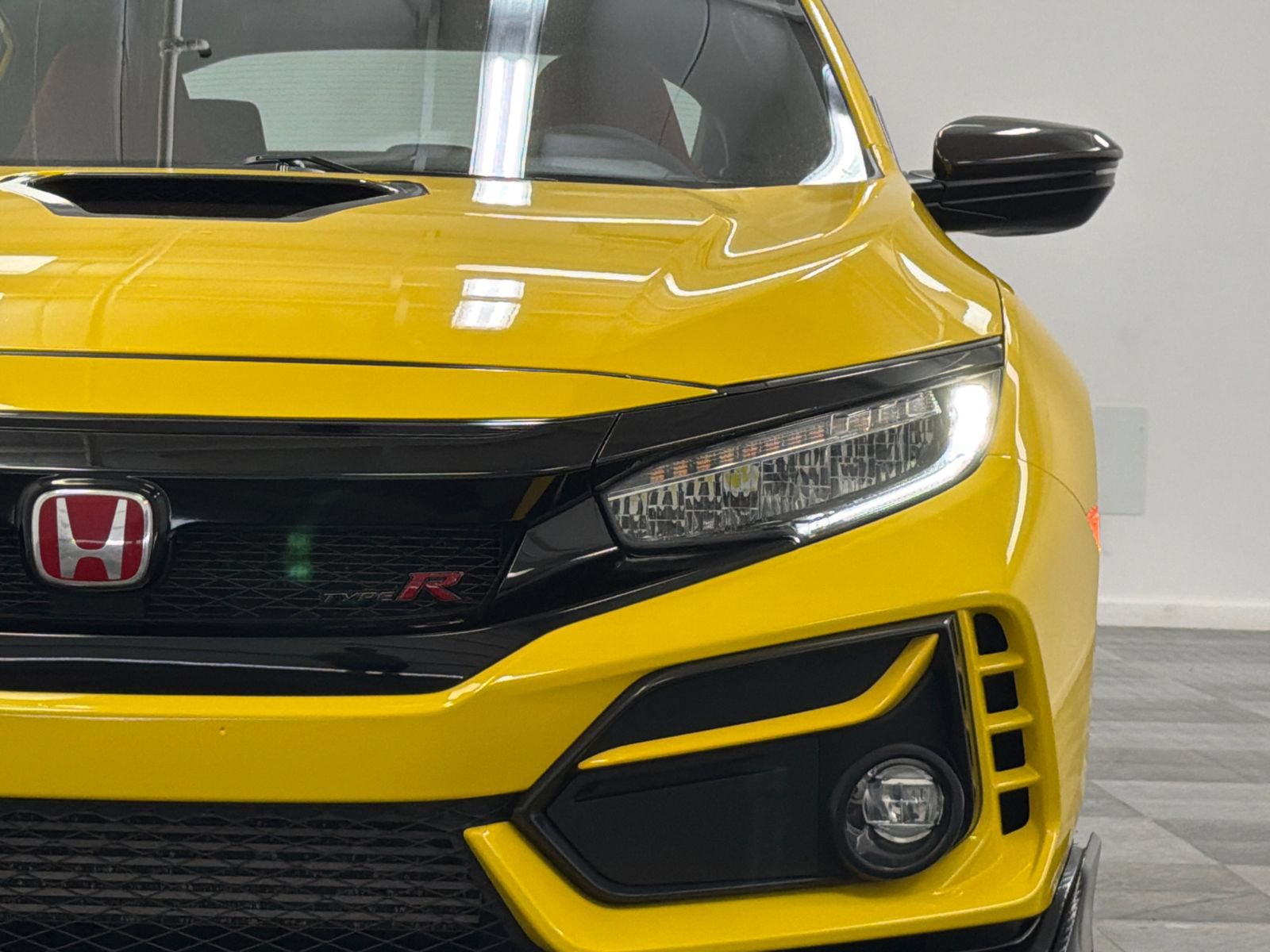 Used 2021 Honda Civic Type R Limited video 4