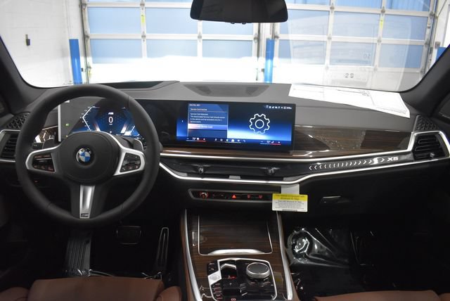 New 2026 BMW X5 xDrive40i w/ M Sport Package AWD/4WD image 5