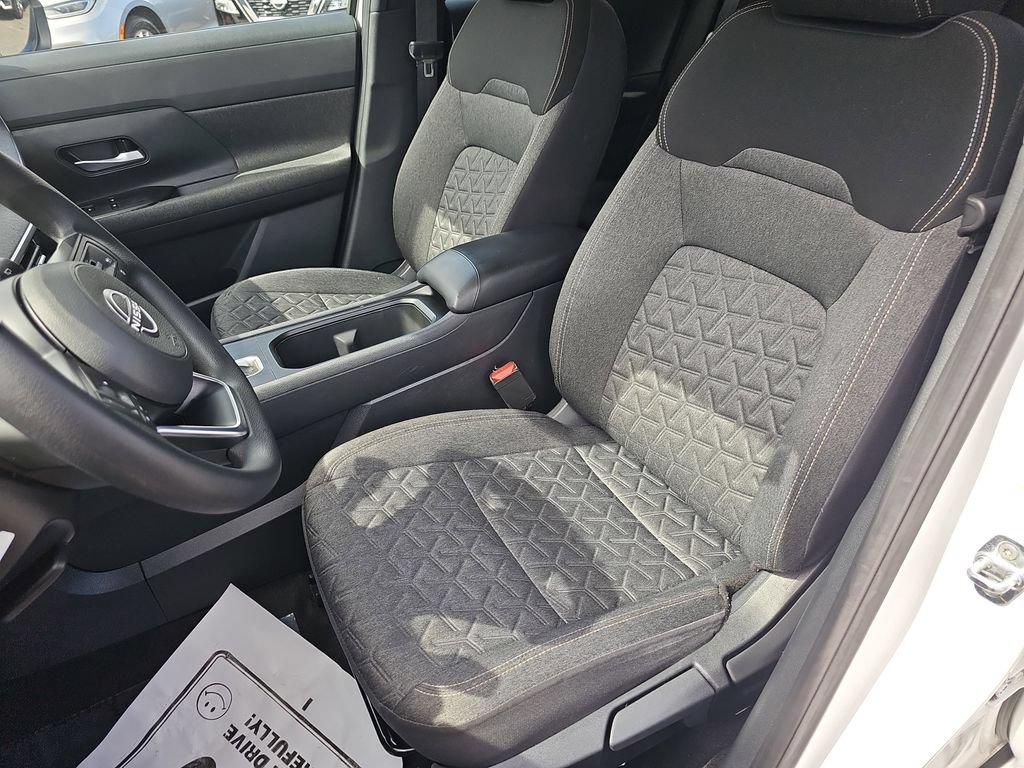 Used 2025 Nissan Kicks SV FWD image 19